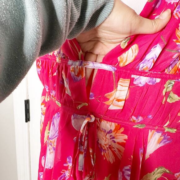 Lulus Size M Flirty Ways Hot Pink Floral‎ Flutter Sleeve Romper - Picture 10 of 13